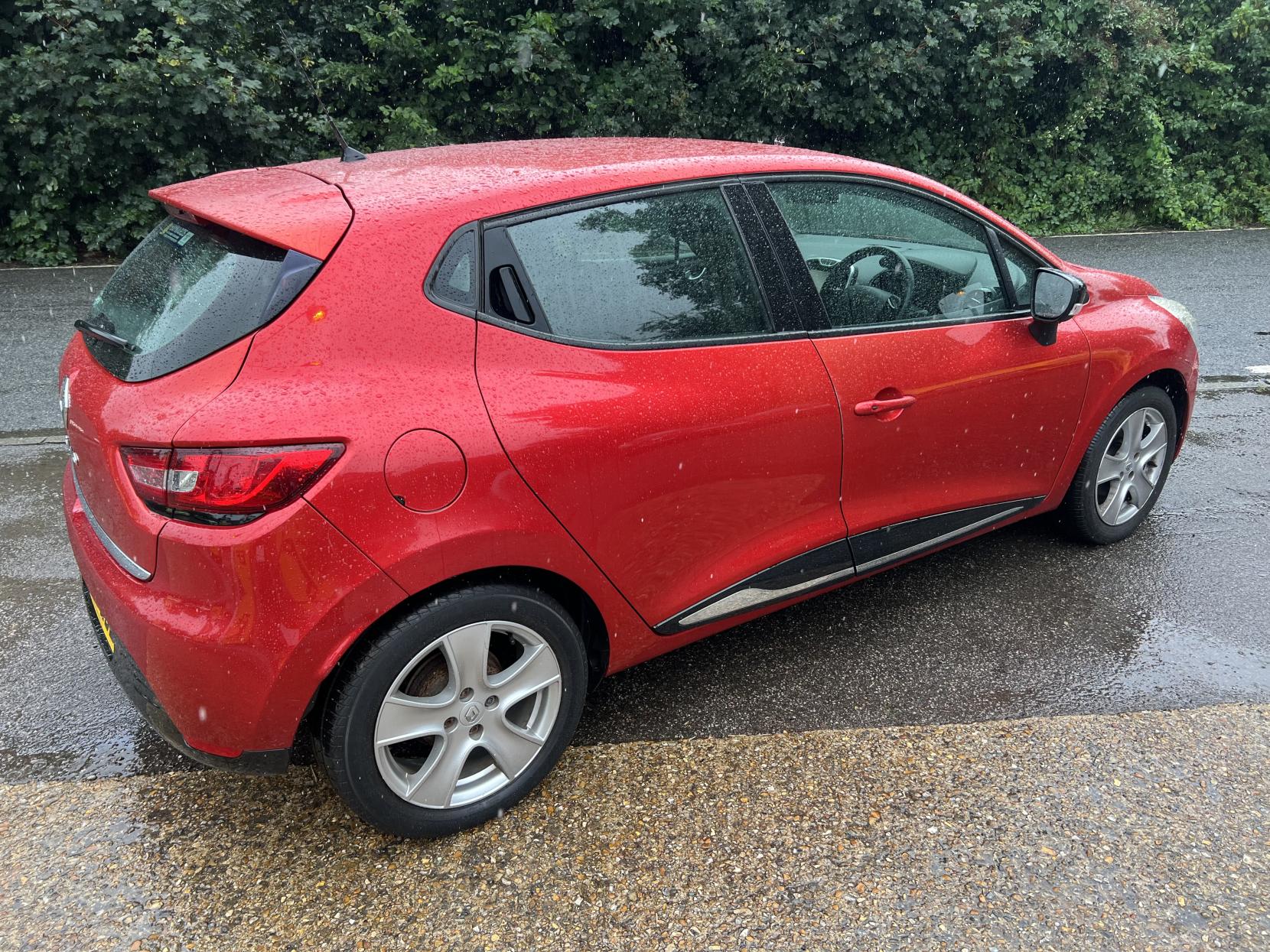 Renault Clio 1.2 16V Dynamique Nav Hatchback 5dr Petrol Manual Euro 6 (75 ps)