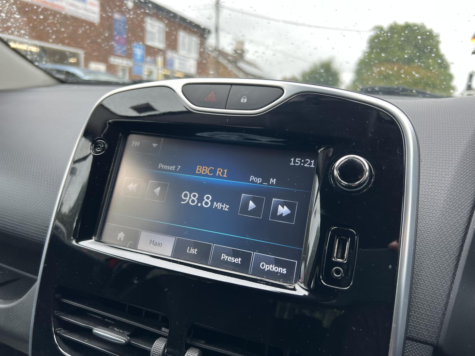 Renault Clio 1.2 16V Dynamique Nav Hatchback 5dr Petrol Manual Euro 6 (75 ps)