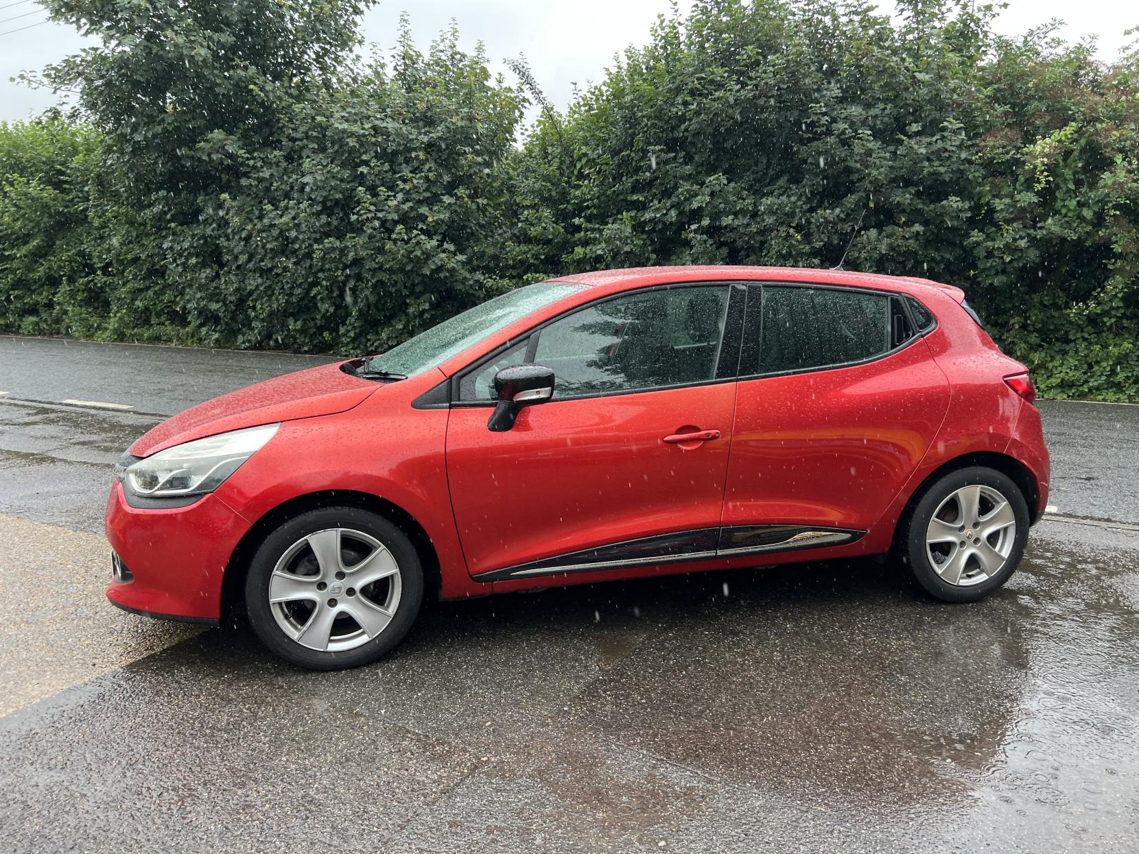 Renault Clio 1.2 16V Dynamique Nav Hatchback 5dr Petrol Manual Euro 6 (75 ps)