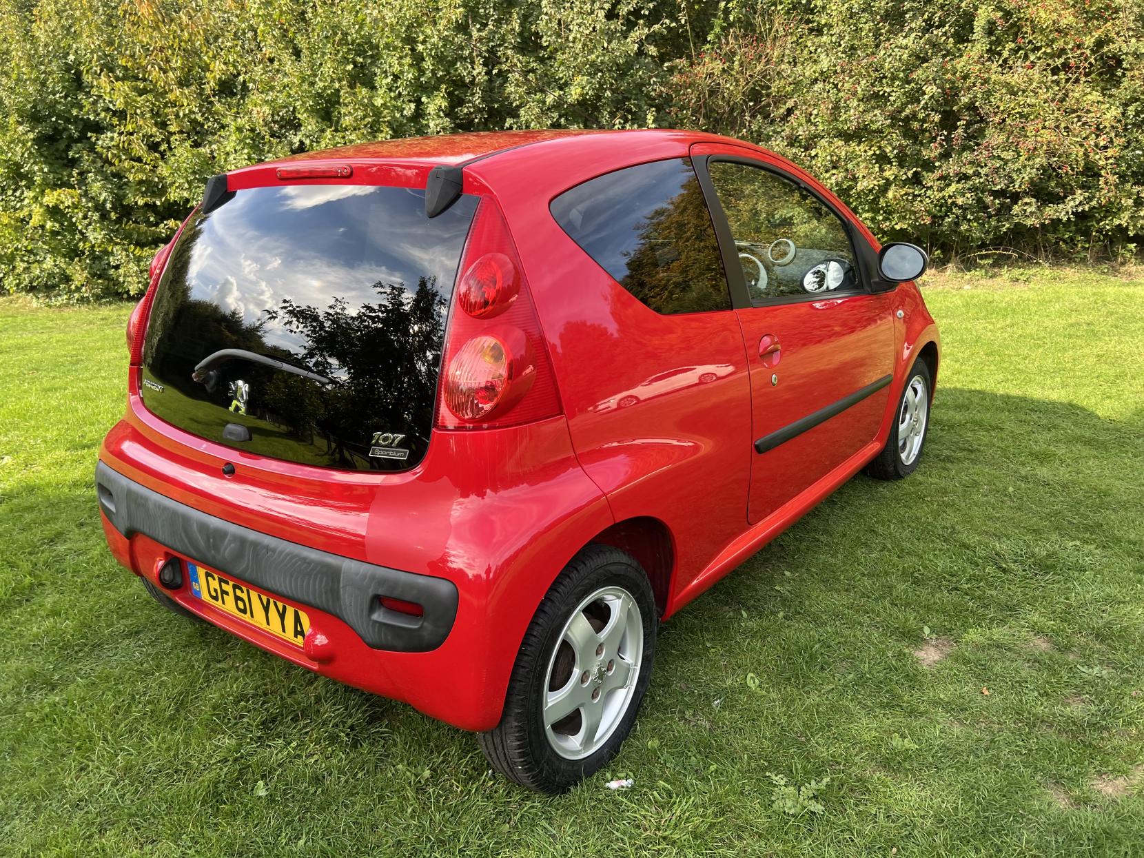 Peugeot 107 1.0 12V Sportium Hatchback 3dr Petrol Manual Euro 5 (68 ps)