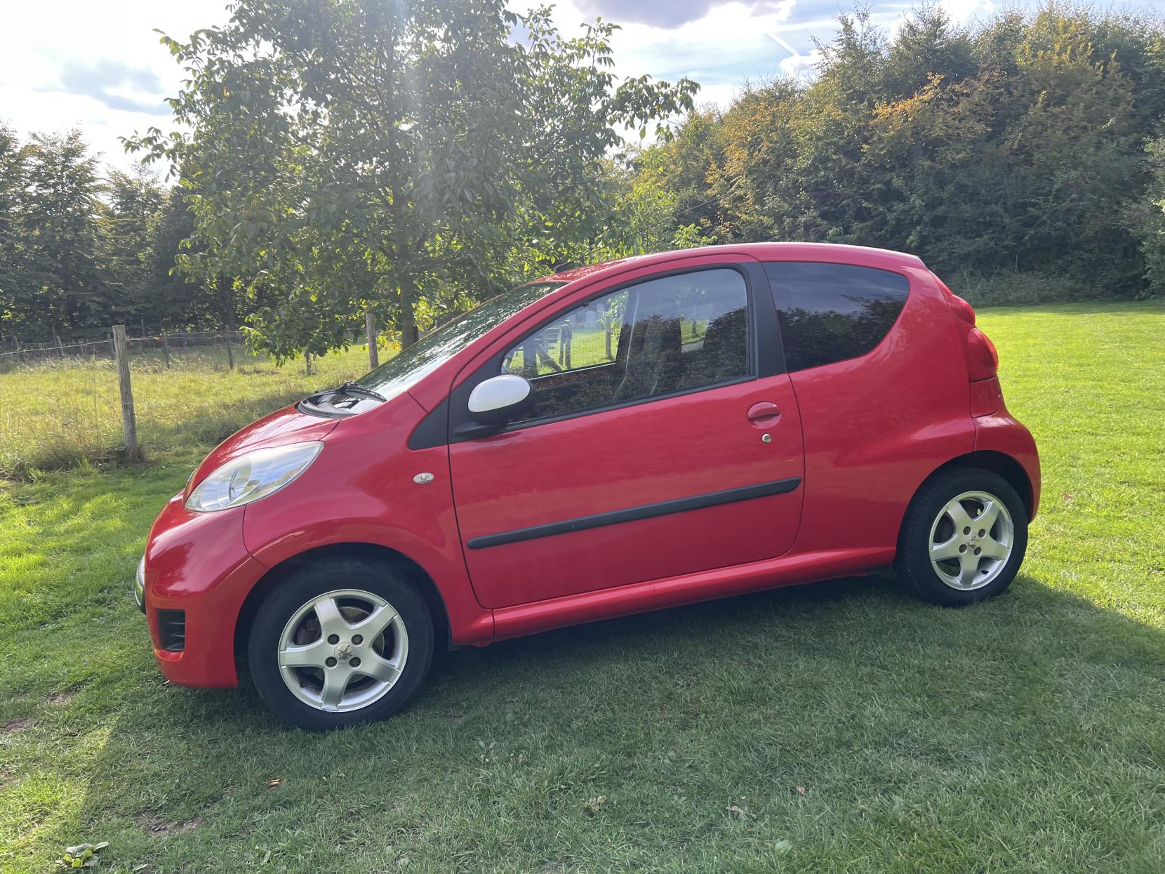 Peugeot 107 1.0 12V Sportium Hatchback 3dr Petrol Manual Euro 5 (68 ps)