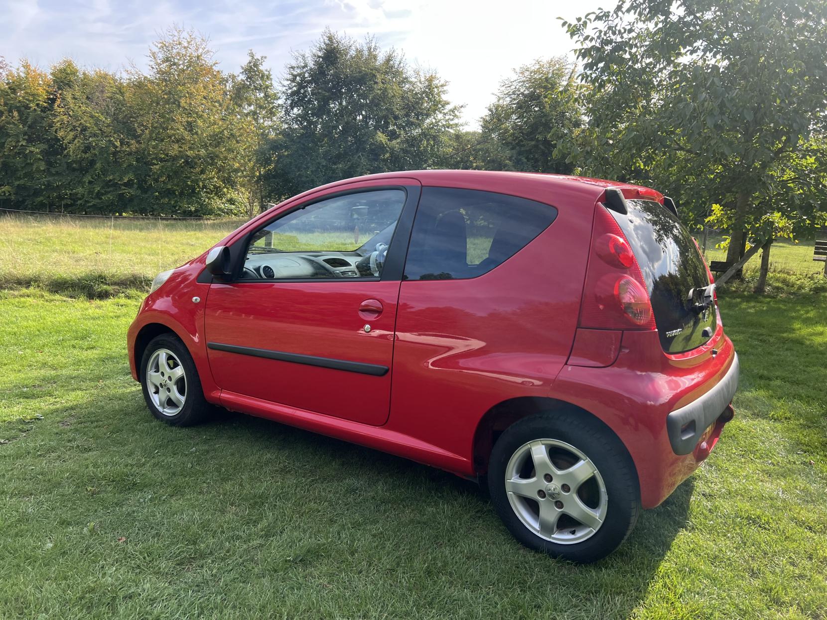 Peugeot 107 1.0 12V Sportium Hatchback 3dr Petrol Manual Euro 5 (68 ps)