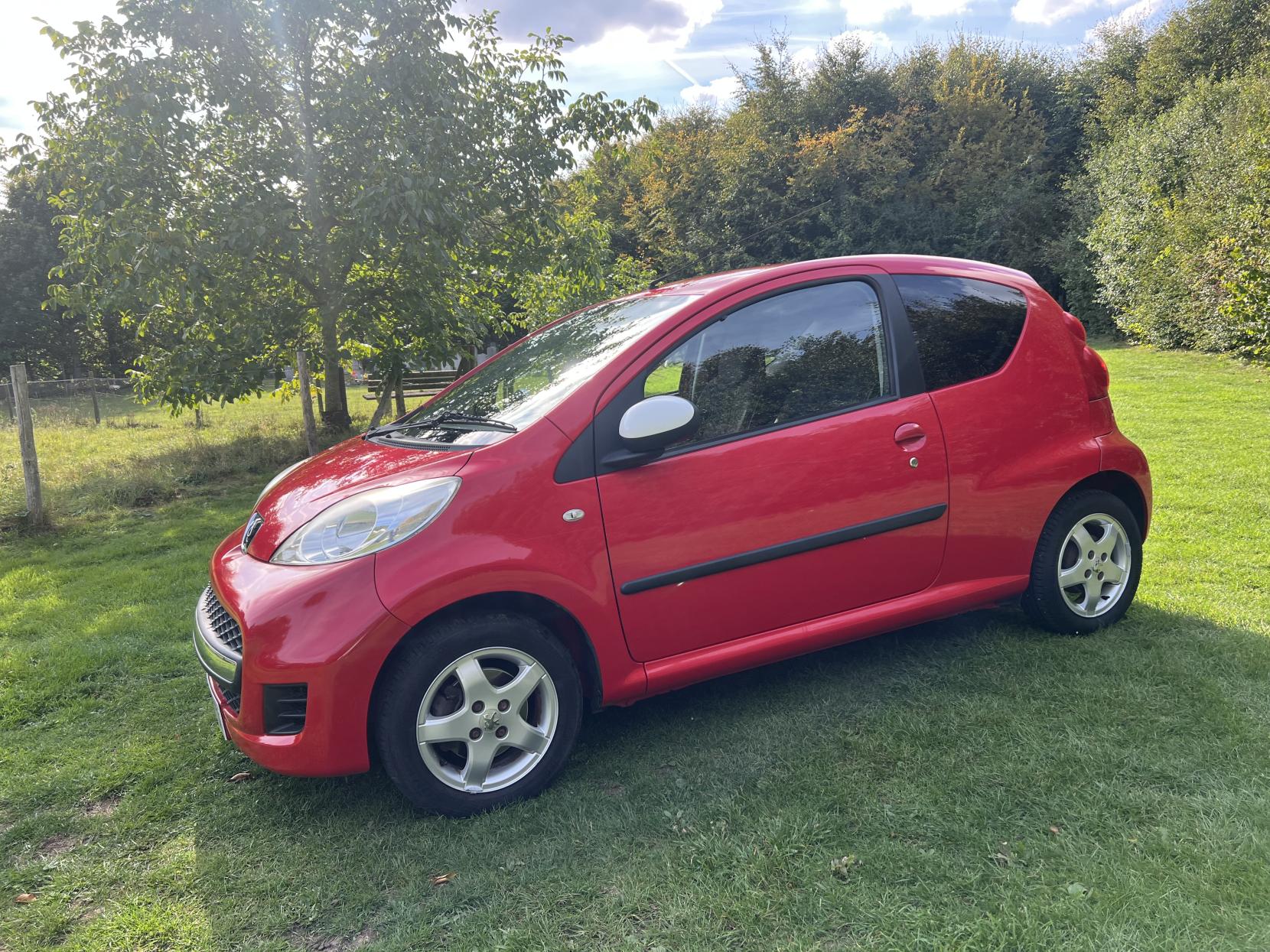 Peugeot 107 1.0 12V Sportium Hatchback 3dr Petrol Manual Euro 5 (68 ps)