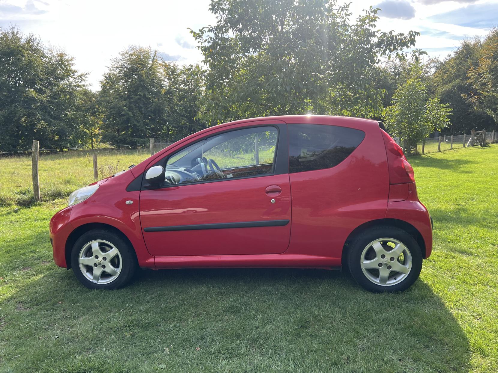 Peugeot 107 1.0 12V Sportium Hatchback 3dr Petrol Manual Euro 5 (68 ps)