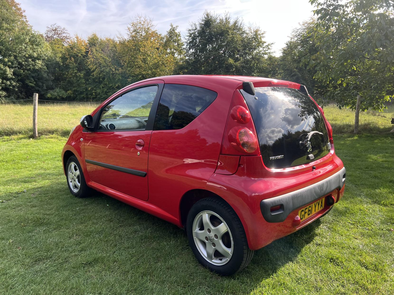 Peugeot 107 1.0 12V Sportium Hatchback 3dr Petrol Manual Euro 5 (68 ps)