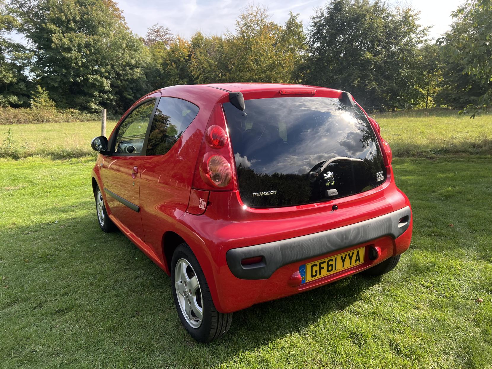 Peugeot 107 1.0 12V Sportium Hatchback 3dr Petrol Manual Euro 5 (68 ps)