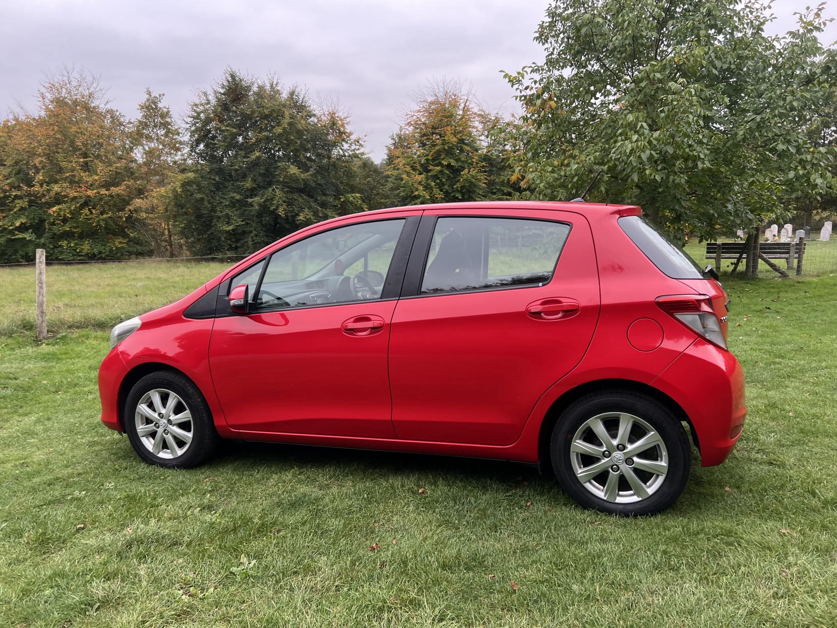 Toyota Yaris 1.33 Dual VVT-i TR Hatchback 5dr Petrol Manual Euro 5 (101 ps)
