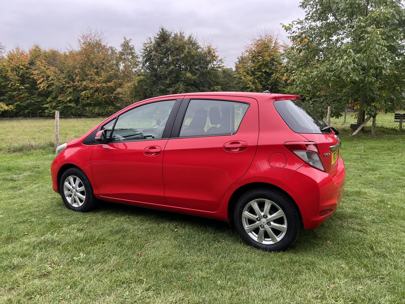 Toyota Yaris 1.33 Dual VVT-i TR Hatchback 5dr Petrol Manual Euro 5 (101 ps)