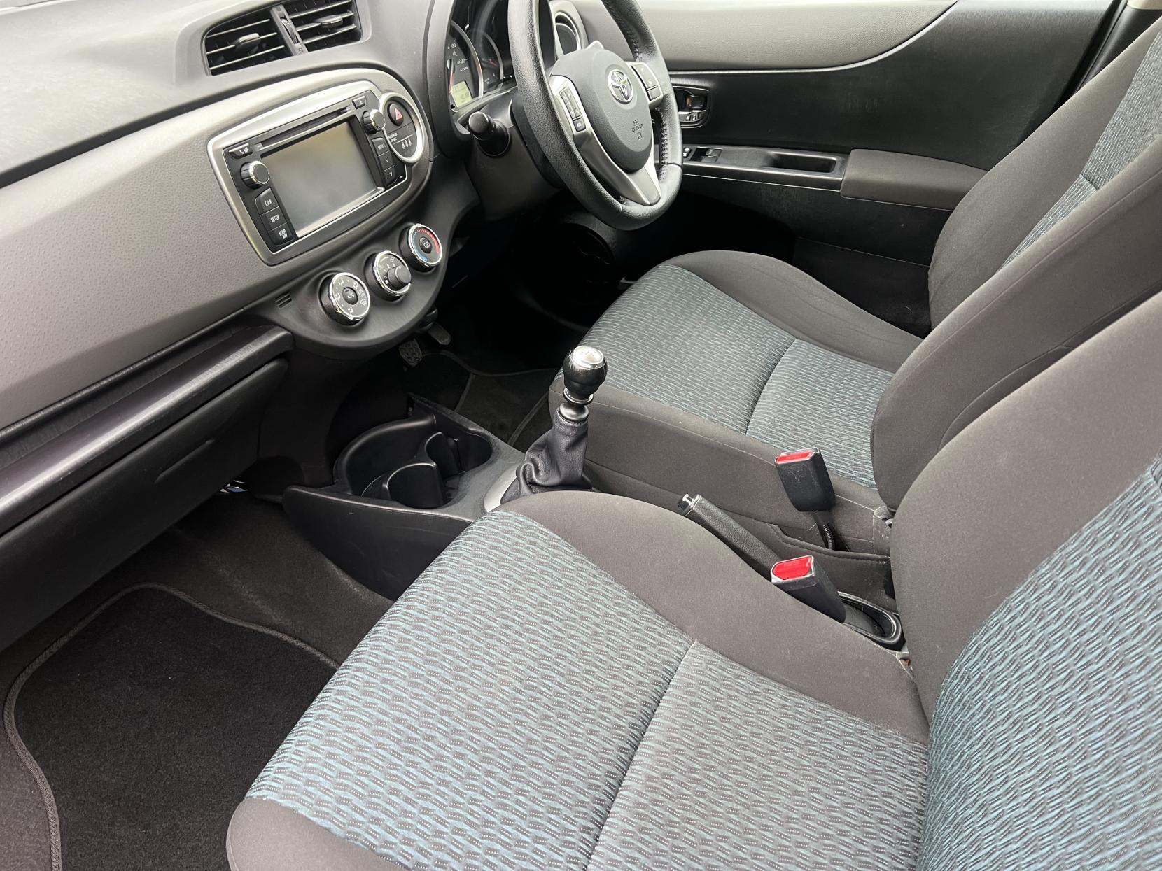 Toyota Yaris 1.33 Dual VVT-i TR Hatchback 5dr Petrol Manual Euro 5 (101 ps)