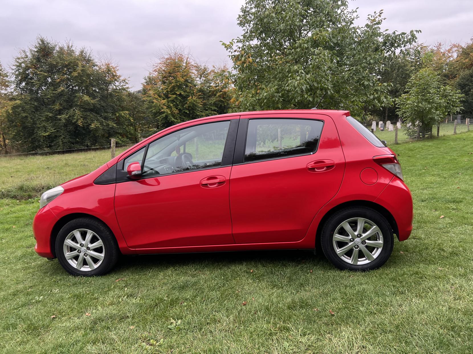 Toyota Yaris 1.33 Dual VVT-i TR Hatchback 5dr Petrol Manual Euro 5 (101 ps)