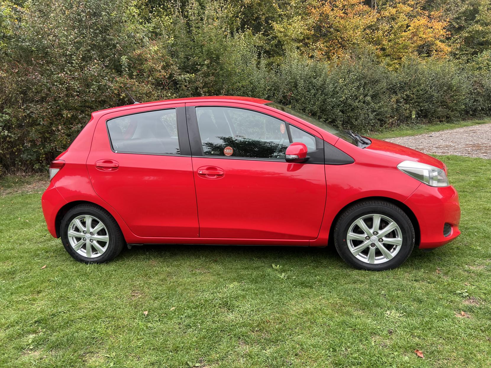 Toyota Yaris 1.33 Dual VVT-i TR Hatchback 5dr Petrol Manual Euro 5 (101 ps)