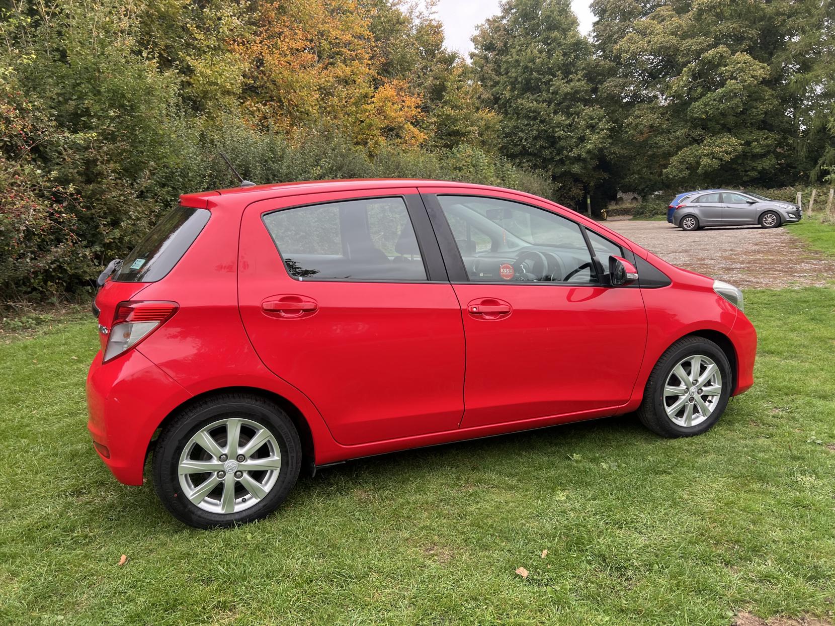 Toyota Yaris 1.33 Dual VVT-i TR Hatchback 5dr Petrol Manual Euro 5 (101 ps)