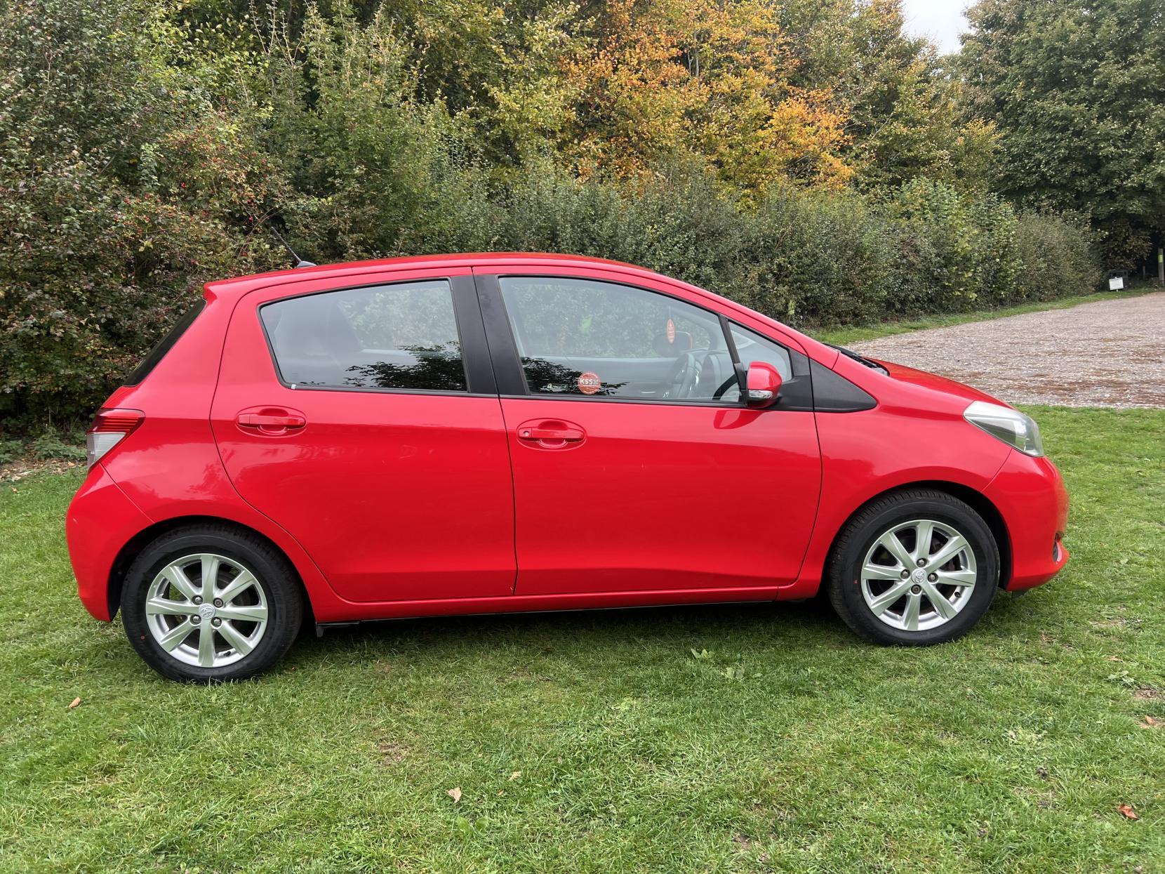 Toyota Yaris 1.33 Dual VVT-i TR Hatchback 5dr Petrol Manual Euro 5 (101 ps)