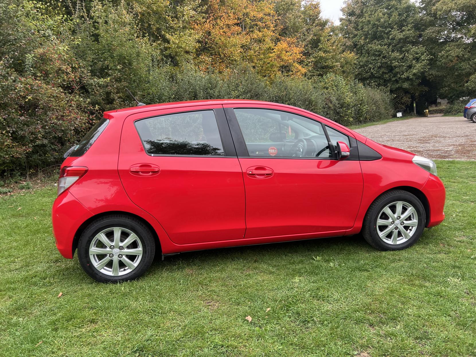 Toyota Yaris 1.33 Dual VVT-i TR Hatchback 5dr Petrol Manual Euro 5 (101 ps)