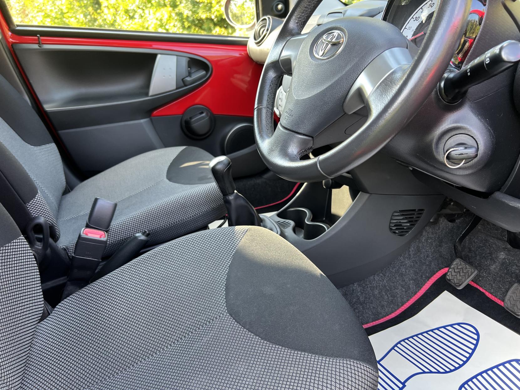 Toyota AYGO 1.0 VVT-i Move Hatchback 5dr Petrol Manual Euro 5 (68 ps)