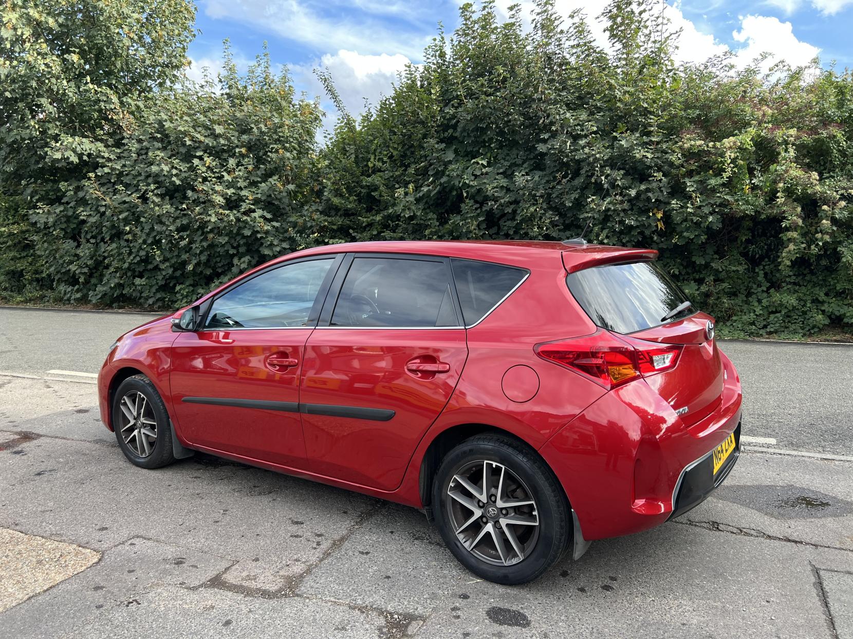 Toyota Auris 1.6 V-Matic Icon Plus Hatchback 5dr Petrol Manual Euro 5 (132 ps)