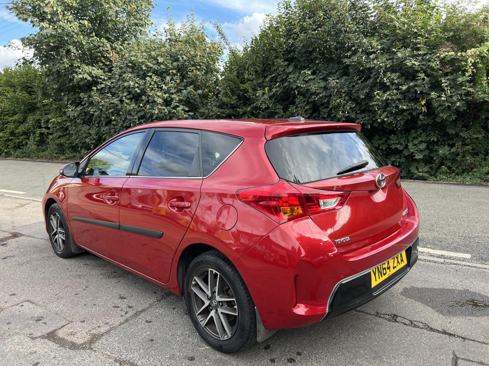 Toyota Auris 1.6 V-Matic Icon Plus Hatchback 5dr Petrol Manual Euro 5 (132 ps)