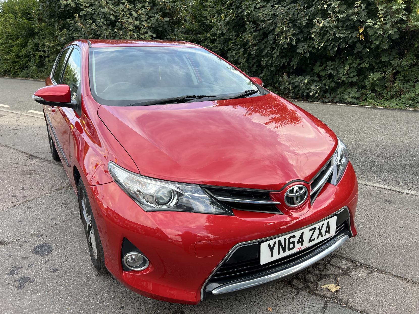 Toyota Auris 1.6 V-Matic Icon Plus Hatchback 5dr Petrol Manual Euro 5 (132 ps)