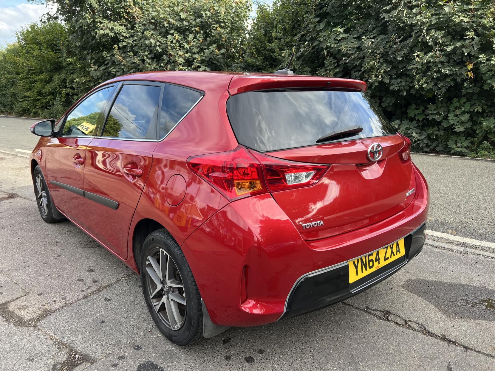 Toyota Auris 1.6 V-Matic Icon Plus Hatchback 5dr Petrol Manual Euro 5 (132 ps)