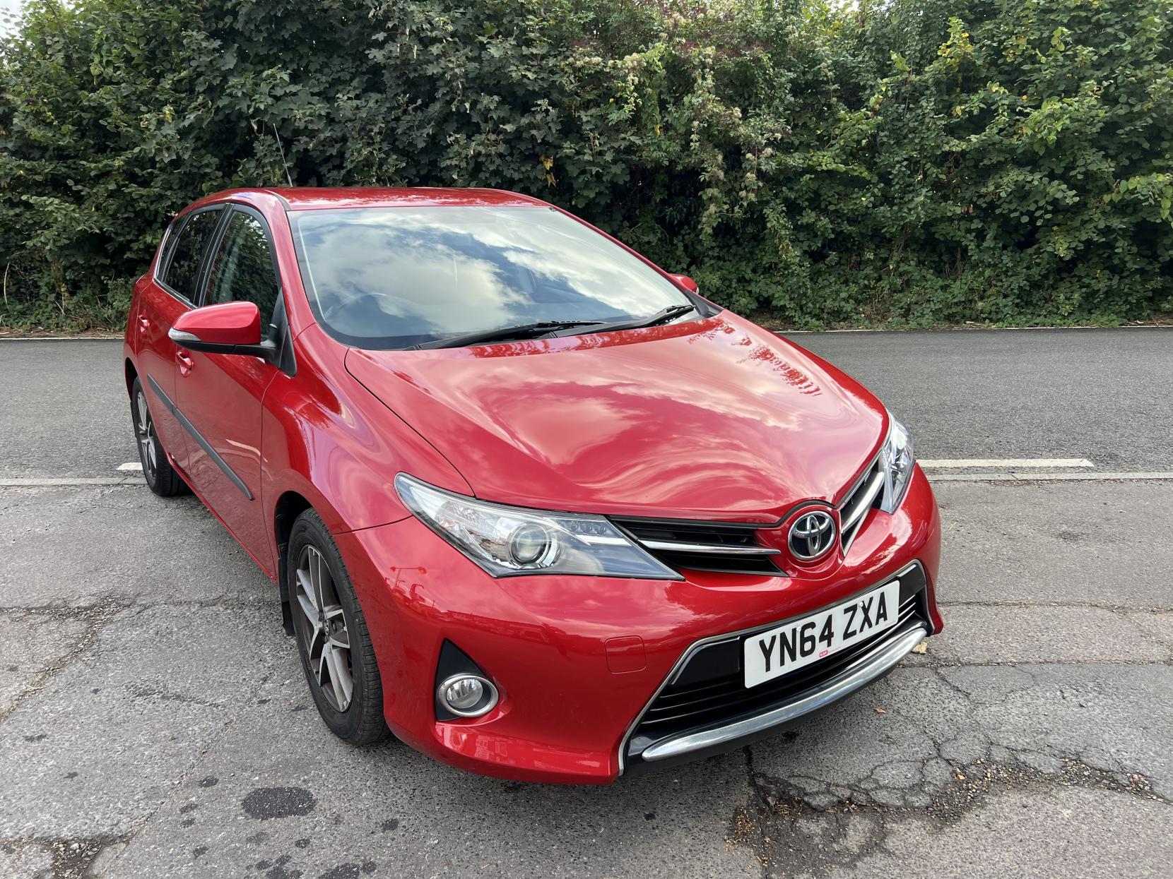 Toyota Auris 1.6 V-Matic Icon Plus Hatchback 5dr Petrol Manual Euro 5 (132 ps)