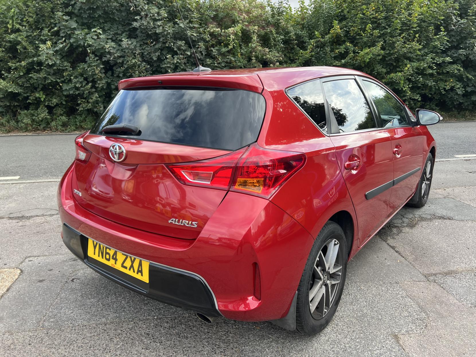 Toyota Auris 1.6 V-Matic Icon Plus Hatchback 5dr Petrol Manual Euro 5 (132 ps)