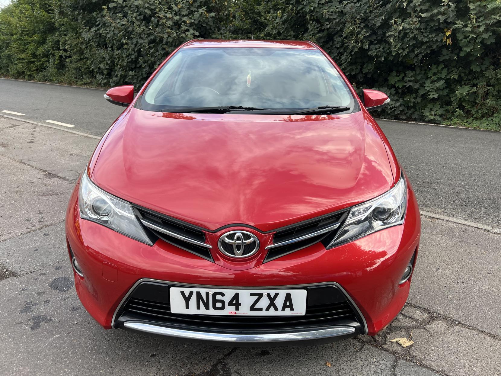 Toyota Auris 1.6 V-Matic Icon Plus Hatchback 5dr Petrol Manual Euro 5 (132 ps)