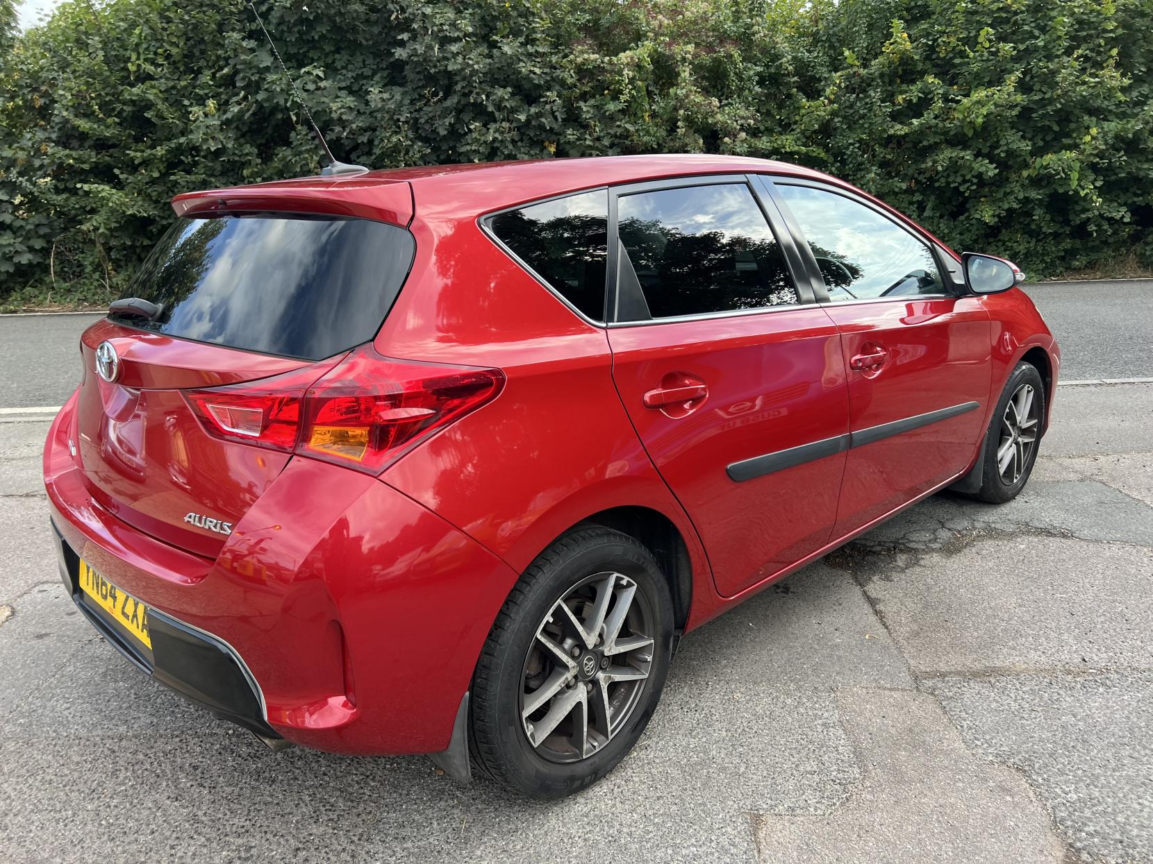 Toyota Auris 1.6 V-Matic Icon Plus Hatchback 5dr Petrol Manual Euro 5 (132 ps)