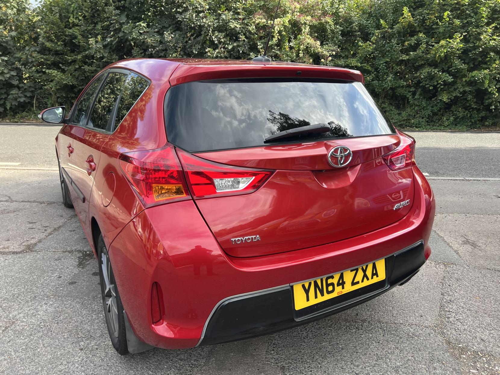 Toyota Auris 1.6 V-Matic Icon Plus Hatchback 5dr Petrol Manual Euro 5 (132 ps)