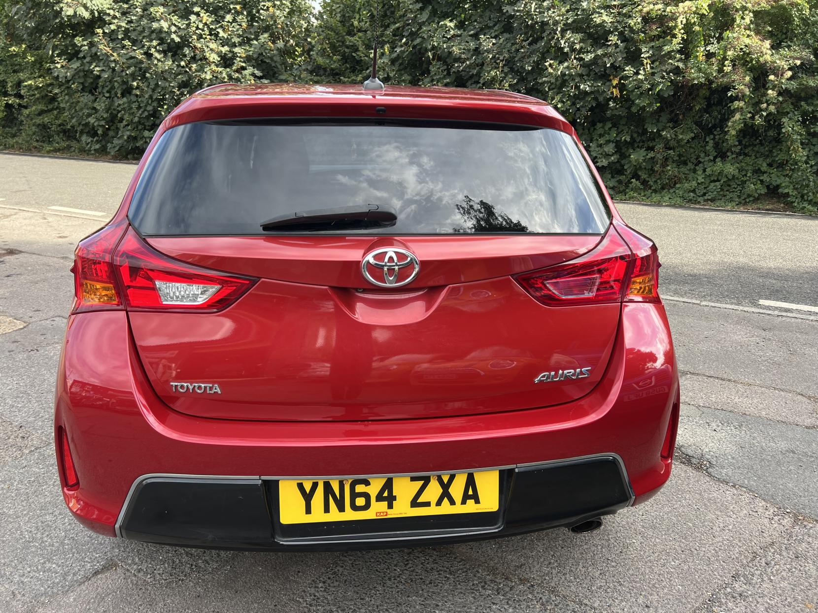 Toyota Auris 1.6 V-Matic Icon Plus Hatchback 5dr Petrol Manual Euro 5 (132 ps)