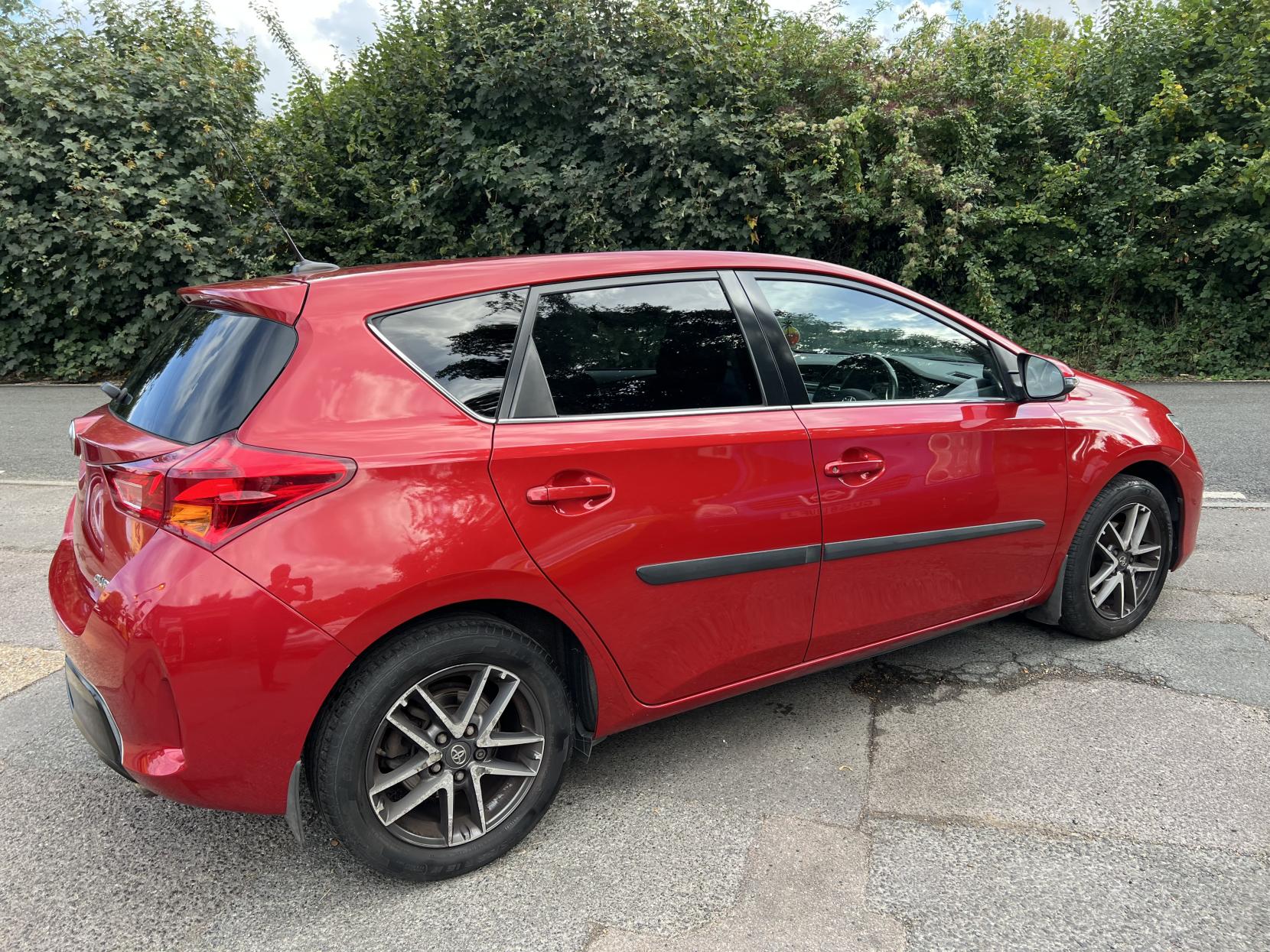 Toyota Auris 1.6 V-Matic Icon Plus Hatchback 5dr Petrol Manual Euro 5 (132 ps)
