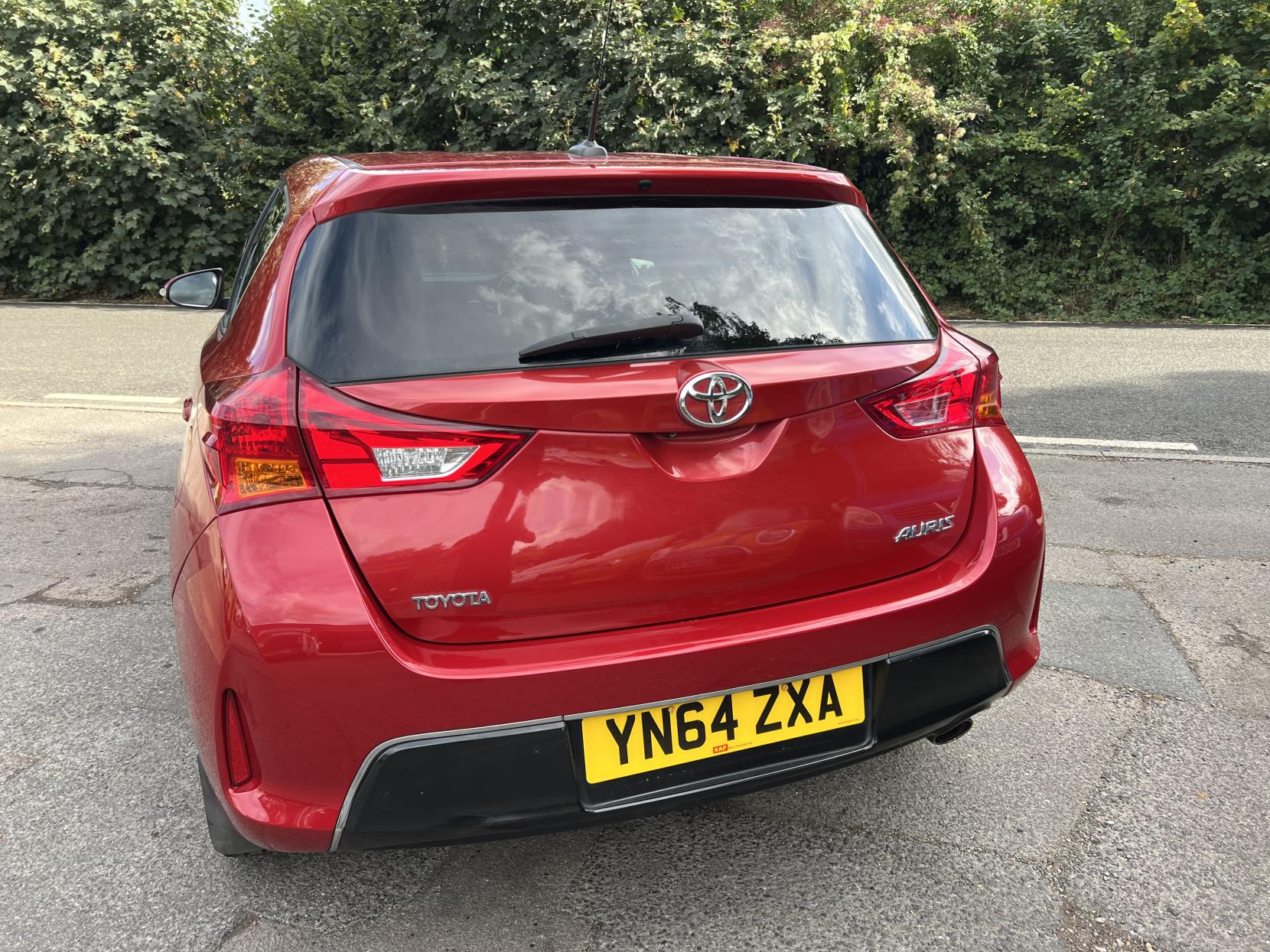 Toyota Auris 1.6 V-Matic Icon Plus Hatchback 5dr Petrol Manual Euro 5 (132 ps)