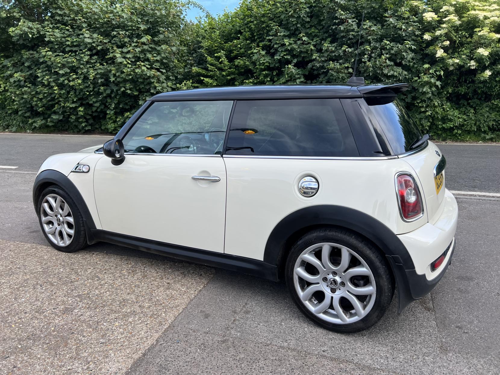 MINI Hatch 1.6 Cooper S Hatchback 3dr Petrol Manual Euro 5 (175 ps)