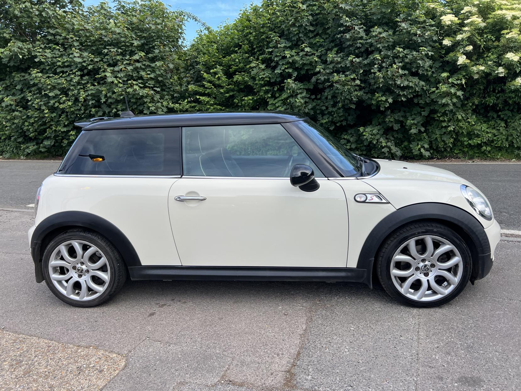 MINI Hatch 1.6 Cooper S Hatchback 3dr Petrol Manual Euro 5 (175 ps)