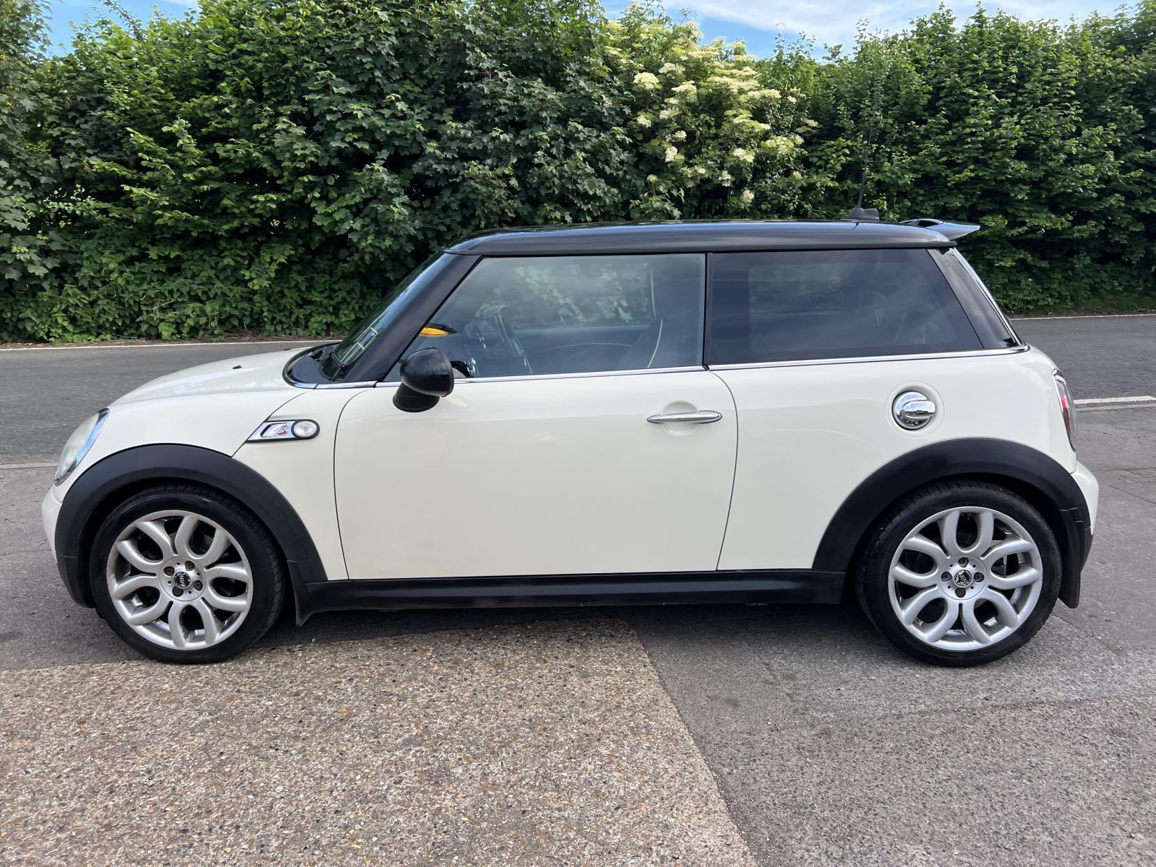 MINI Hatch 1.6 Cooper S Hatchback 3dr Petrol Manual Euro 5 (175 ps)