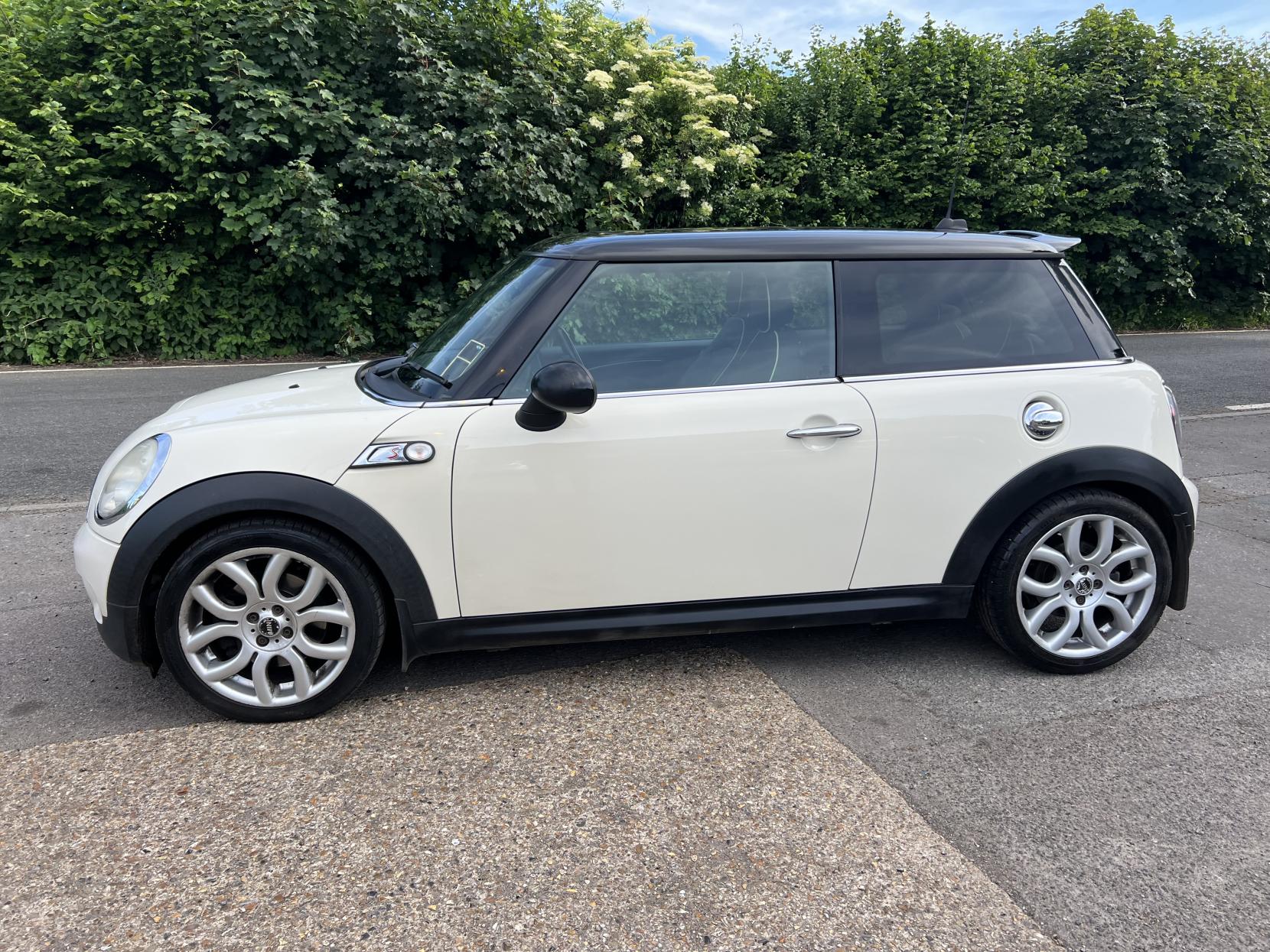 MINI Hatch 1.6 Cooper S Hatchback 3dr Petrol Manual Euro 5 (175 ps)