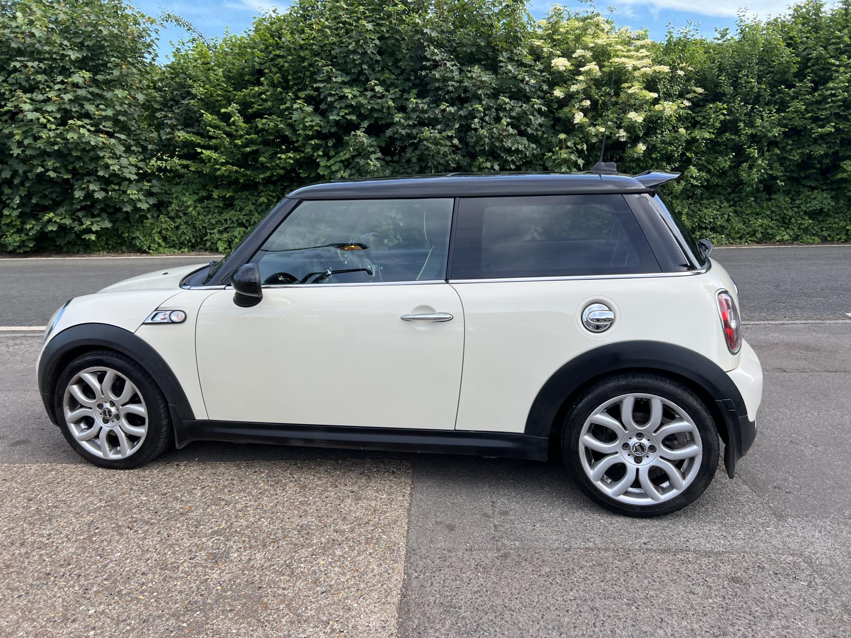 MINI Hatch 1.6 Cooper S Hatchback 3dr Petrol Manual Euro 5 (175 ps)