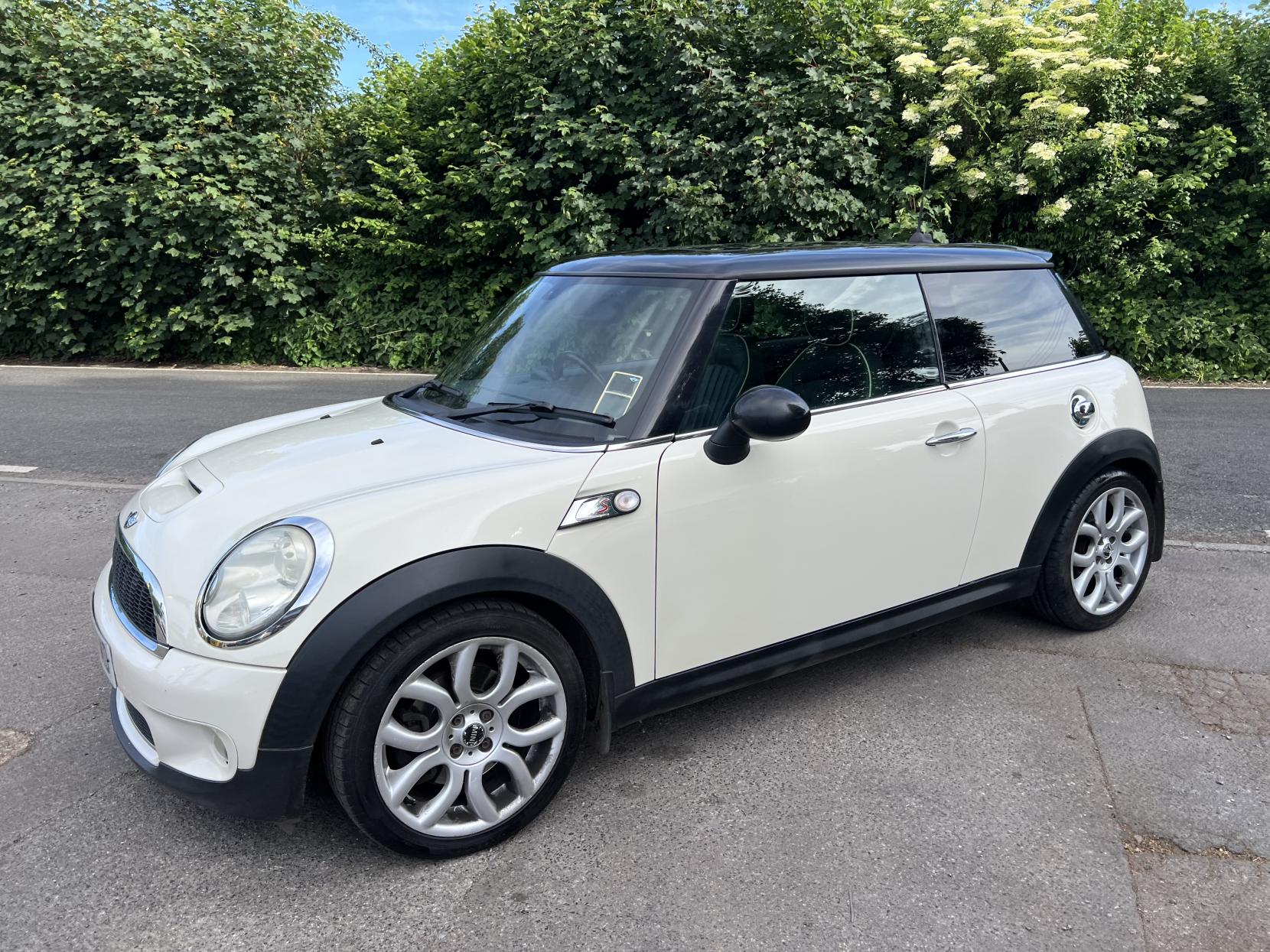 MINI Hatch 1.6 Cooper S Hatchback 3dr Petrol Manual Euro 5 (175 ps)