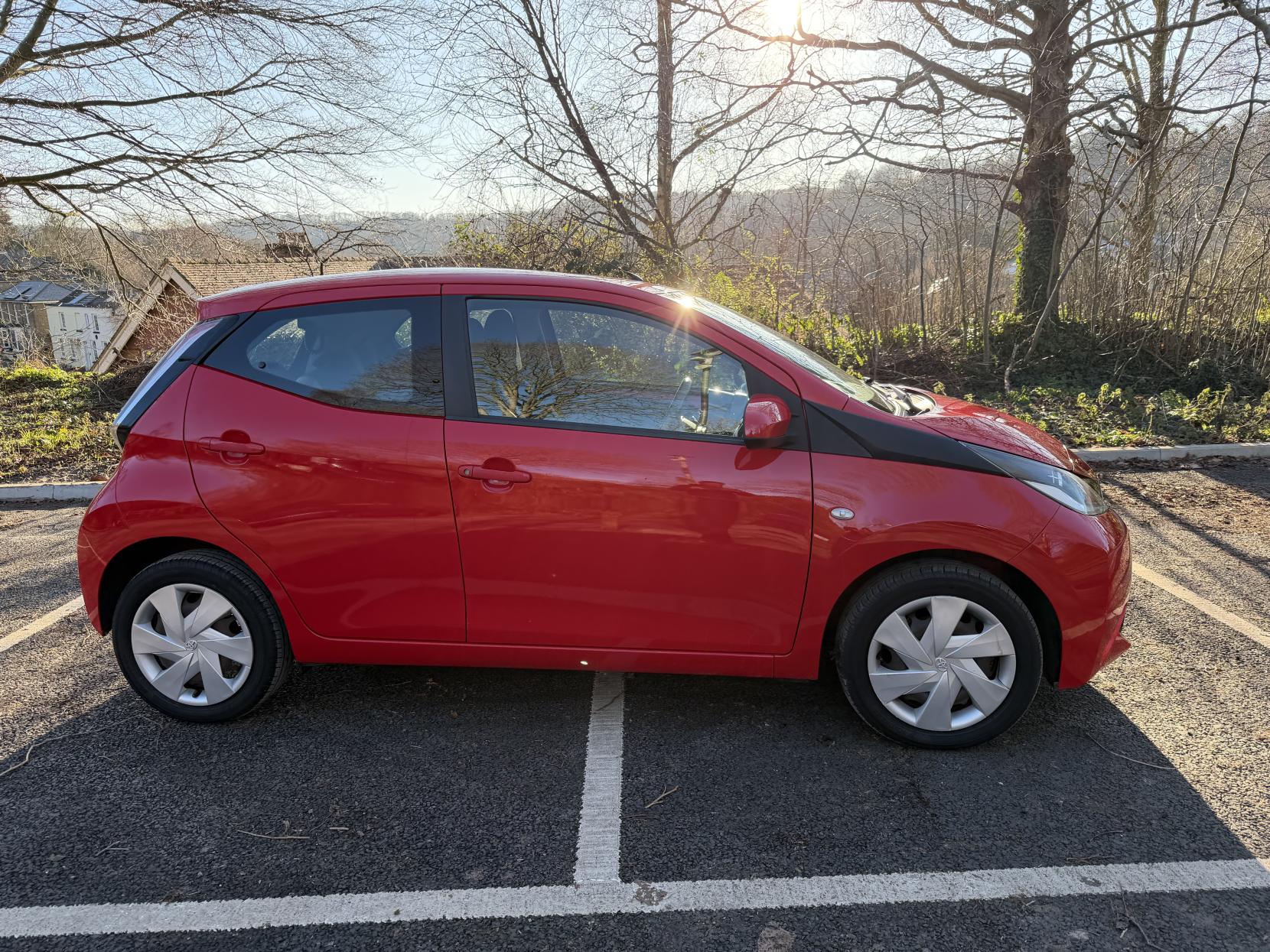 Toyota AYGO 1.0 VVT-i x-play Hatchback 5dr Petrol Manual Euro 5 Euro 5 (68 ps)