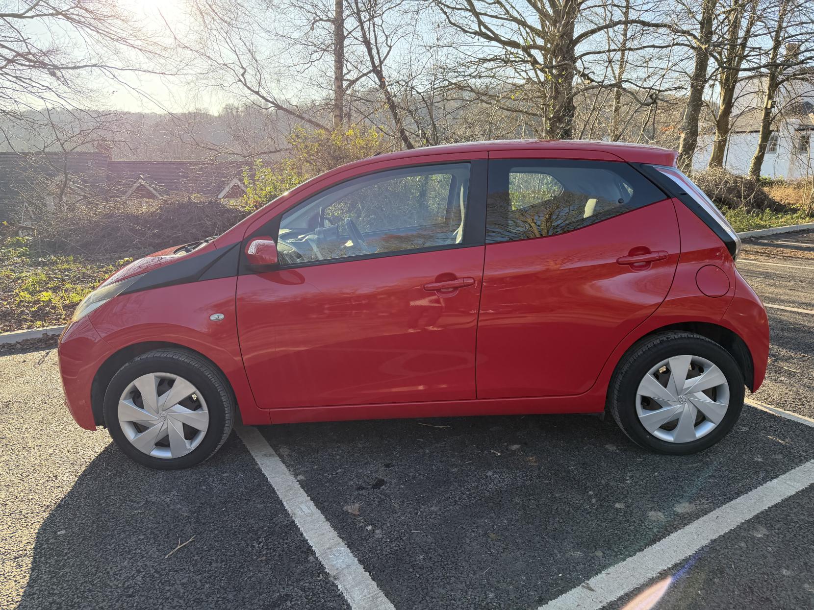 Toyota AYGO 1.0 VVT-i x-play Hatchback 5dr Petrol Manual Euro 5 Euro 5 (68 ps)