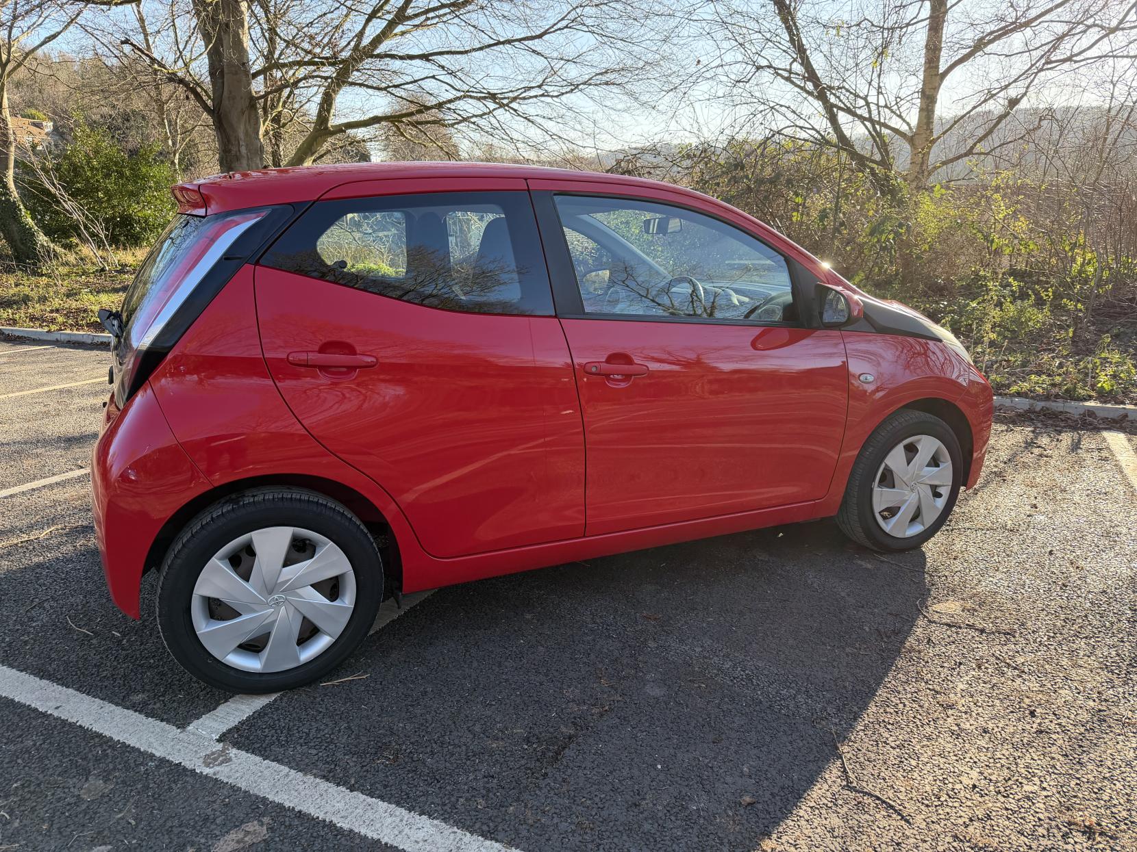 Toyota AYGO 1.0 VVT-i x-play Hatchback 5dr Petrol Manual Euro 5 Euro 5 (68 ps)