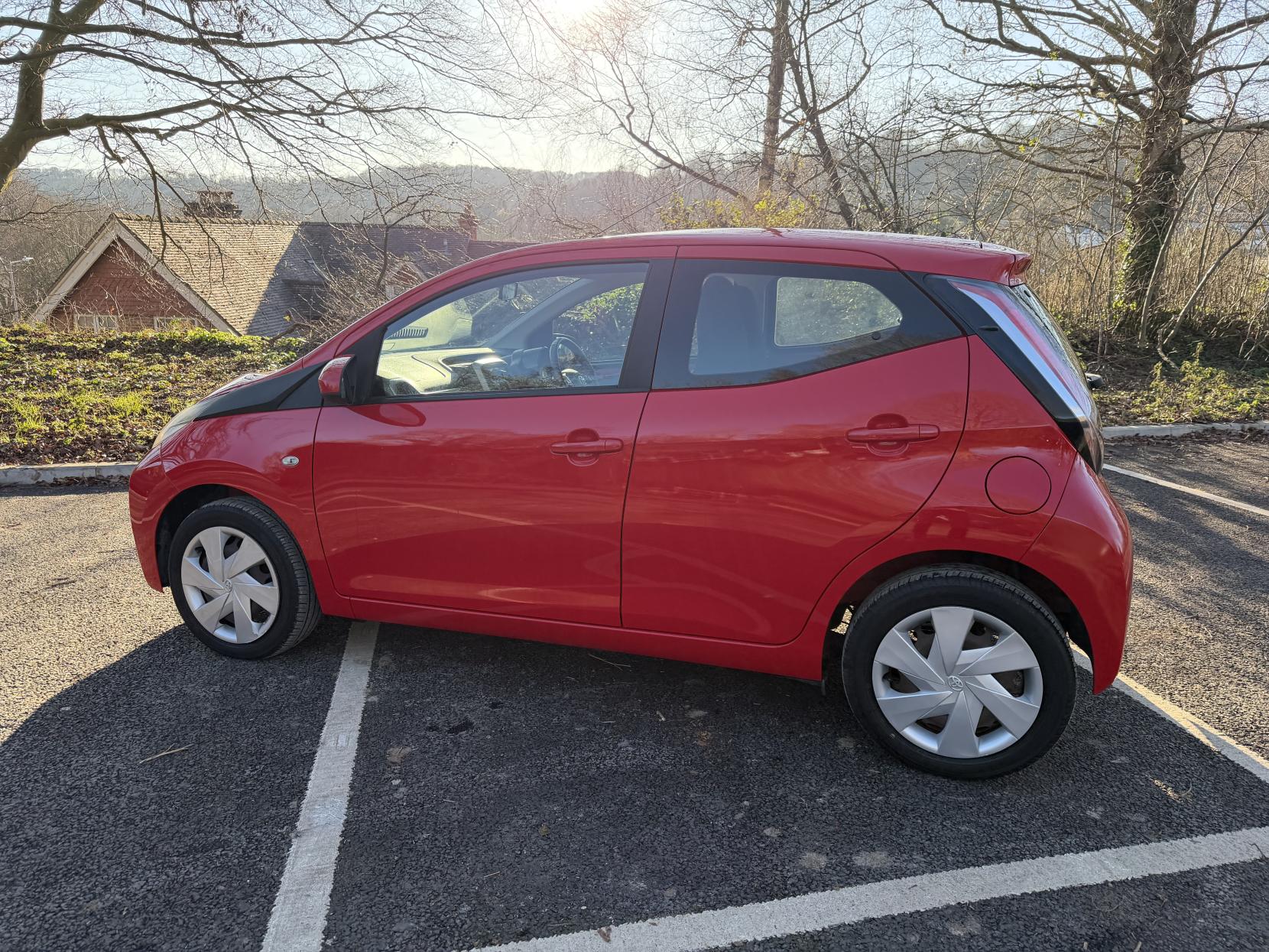 Toyota AYGO 1.0 VVT-i x-play Hatchback 5dr Petrol Manual Euro 5 Euro 5 (68 ps)