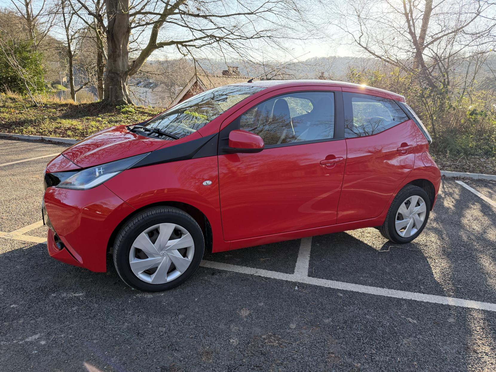 Toyota AYGO 1.0 VVT-i x-play Hatchback 5dr Petrol Manual Euro 5 Euro 5 (68 ps)