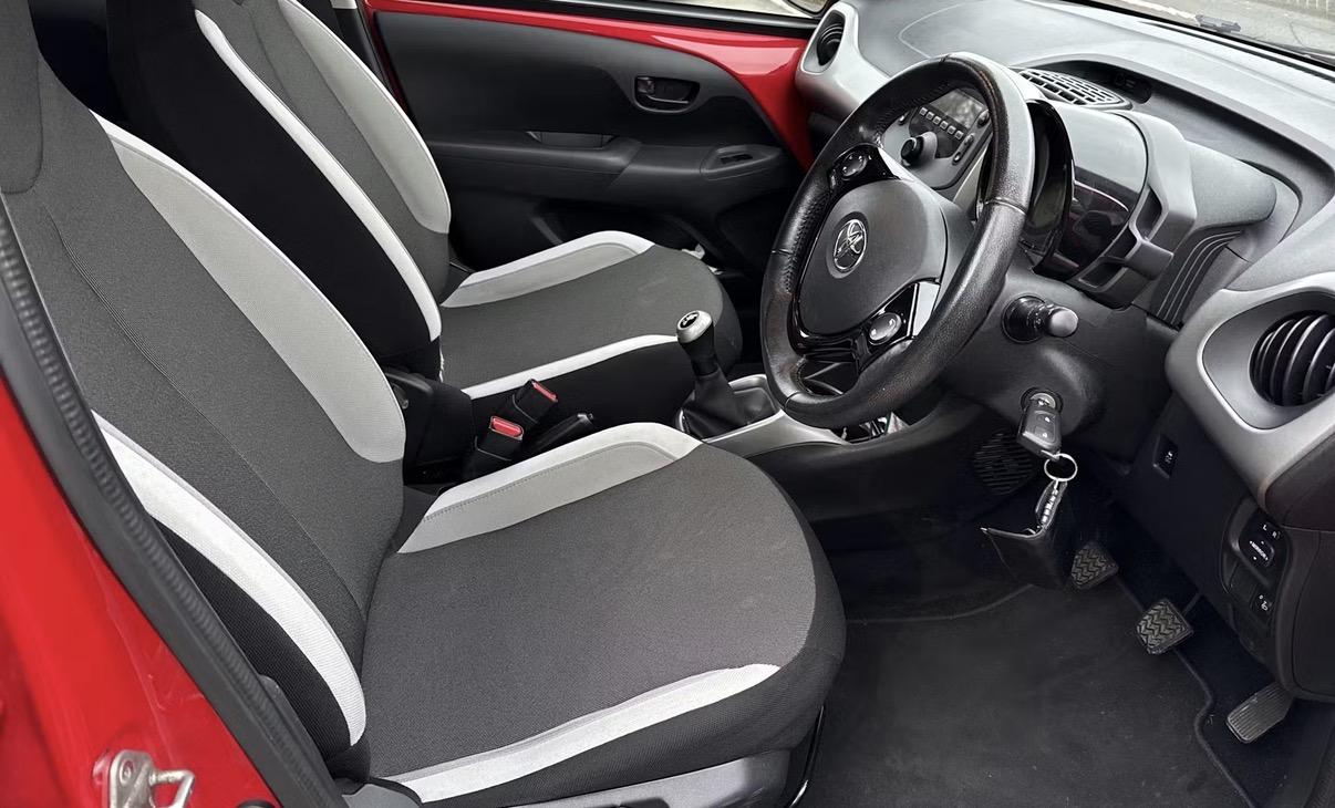 Toyota AYGO 1.0 VVT-i x-play Hatchback 5dr Petrol Manual Euro 5 Euro 5 (68 ps)