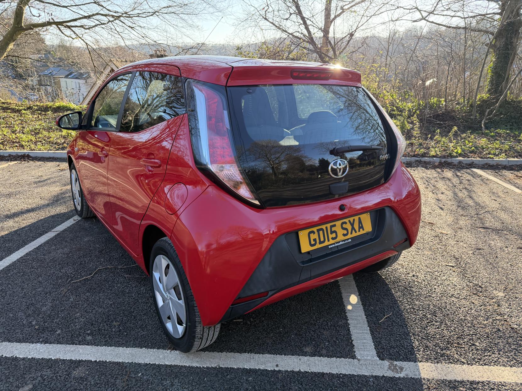 Toyota AYGO 1.0 VVT-i x-play Hatchback 5dr Petrol Manual Euro 5 Euro 5 (68 ps)