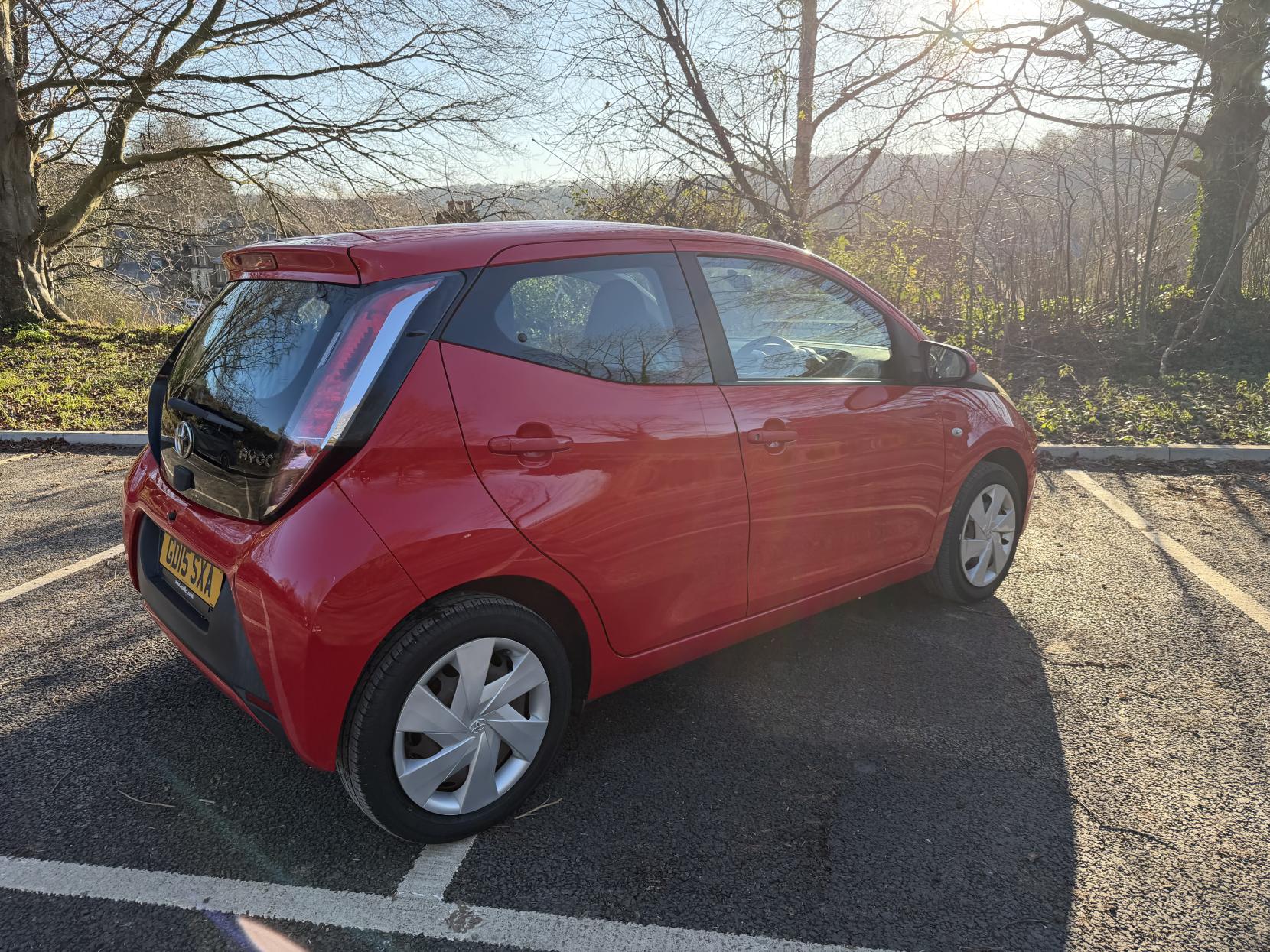 Toyota AYGO 1.0 VVT-i x-play Hatchback 5dr Petrol Manual Euro 5 Euro 5 (68 ps)