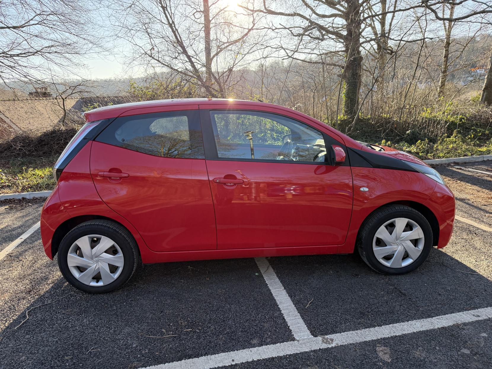 Toyota AYGO 1.0 VVT-i x-play Hatchback 5dr Petrol Manual Euro 5 Euro 5 (68 ps)