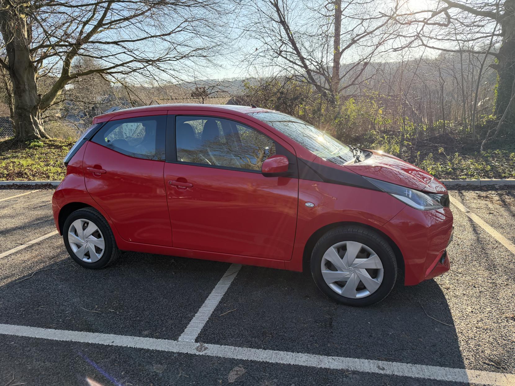 Toyota AYGO 1.0 VVT-i x-play Hatchback 5dr Petrol Manual Euro 5 Euro 5 (68 ps)